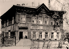 Ачинск. Старое здание аптеки № 27 по улице Коммунистической