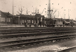 Ачинск. Железнодорожный вокзал с памятником Ленину, до 1950-х годов