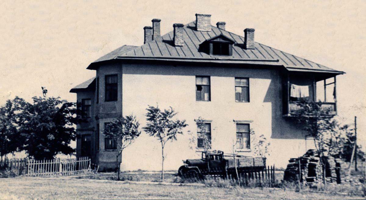 Аксай. Первый жилой дом РостовДонВодСтроя, 1954 год