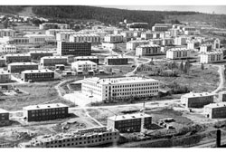 Железногорск-Илимский. Панорама города, в центре школа №1