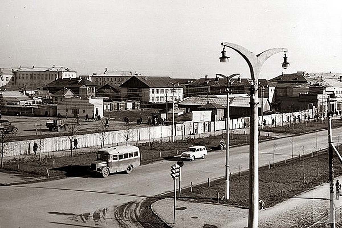 Йошкар-Ола. Городской рынок и Ленинский проспект (улица Институтская), 1960-е годы