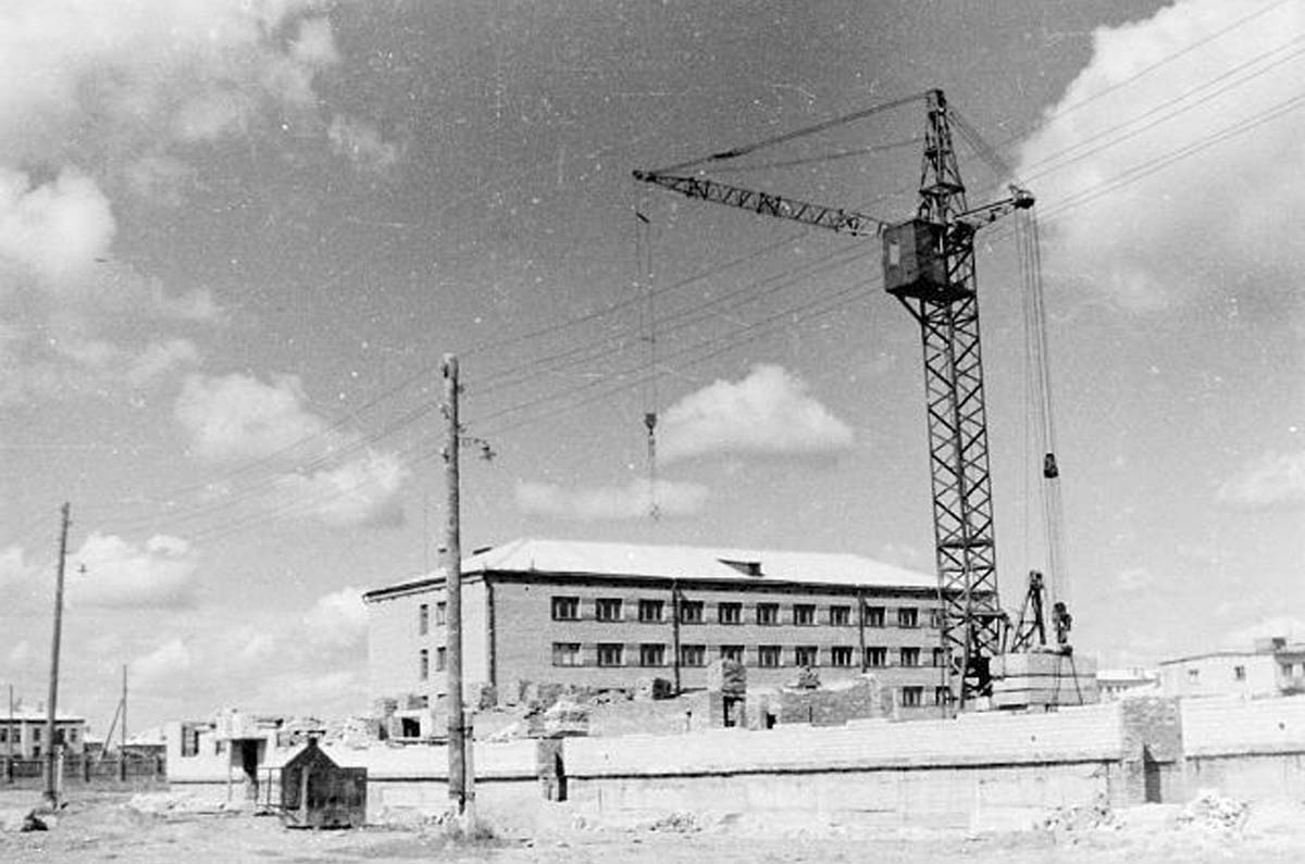 Нефтекамск.Старый нефтяной техникум, улица Нефтяников, 11б, 1965 год 