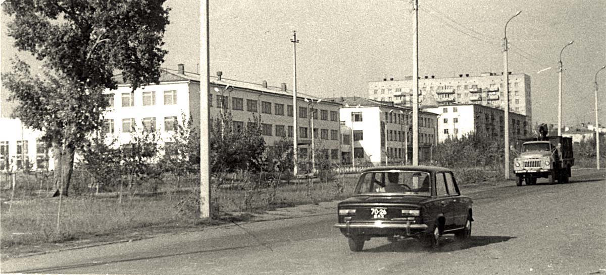 Нефтекамск. Улица Дорожная. Нефтяной техникум, 70-80-е годы