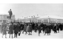 Таруса. Митинг на площади Ленина
