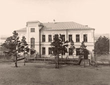 Улан-Удэ. Главный вход в лазарет и здание амбулатории, 1910 год