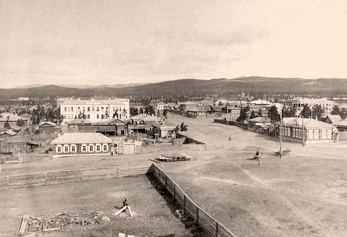 Улан-Удэ (Верхнеудинск). Панорама города, вдали 2-х этажное здание лазарета, 1910-е годы