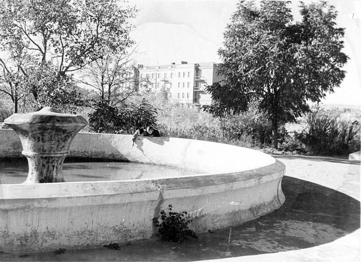 Элиста. Фонтан на площади Ленина, 1957 год