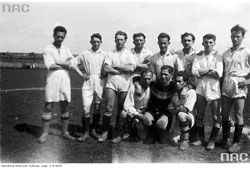 Мостиска. Городская футбольная команда Рассвет, 1935 год