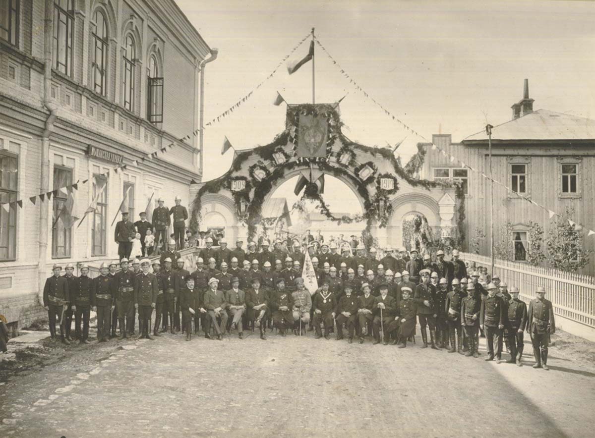 Бирск. Арка в честь 5-летия вступления Бирской пожарной команды в императорское пожарное общество в 1914 году