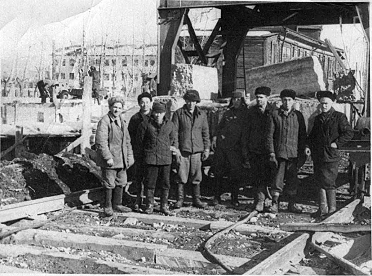 Горно-Алтайск. Бригада строителей СМУ-7, 1963 год