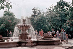 Нальчик. Центральный парк имени Сталина, у фонтана, 50-е годы