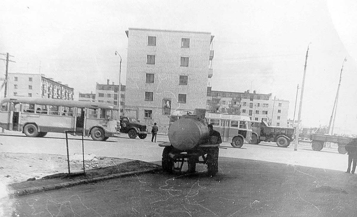 Элиста. Конечная остановка автобуса, 1 микрорайон, 1970 год