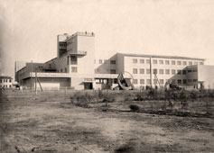 Элиста. Только что построенное здание Совнаркома, 1932 год