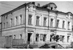 Ядрин. Библиотека - бывший дом купца Дерстуганова, 60-е годы