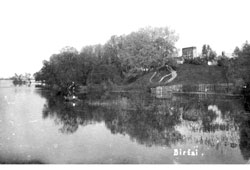 Биржай. Развалины дворца, выходящие к озеру Ширвена