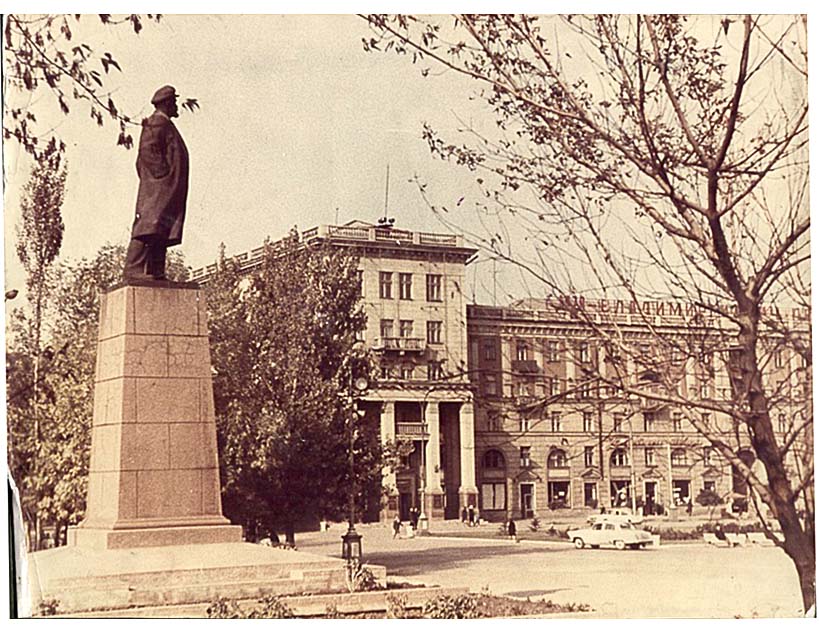Alchevsk. Monument VI Lenin