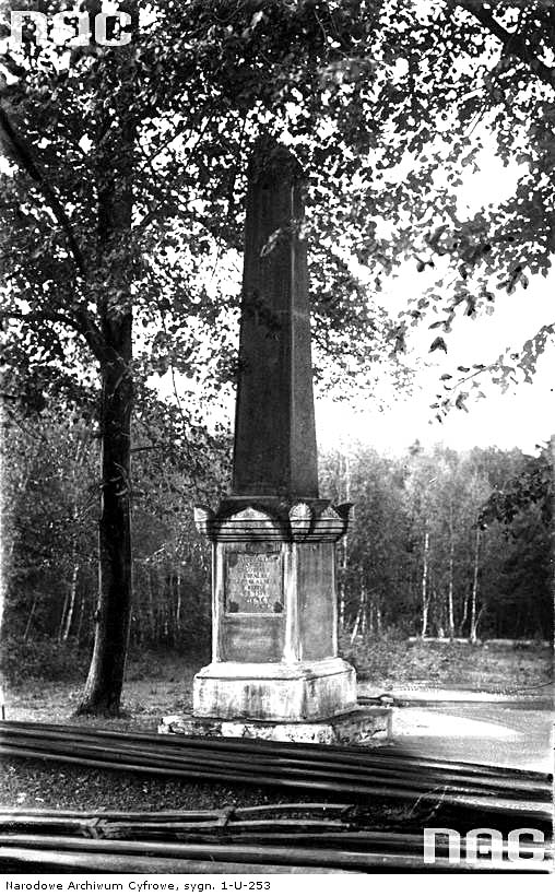 Bibrka. Obelisk
