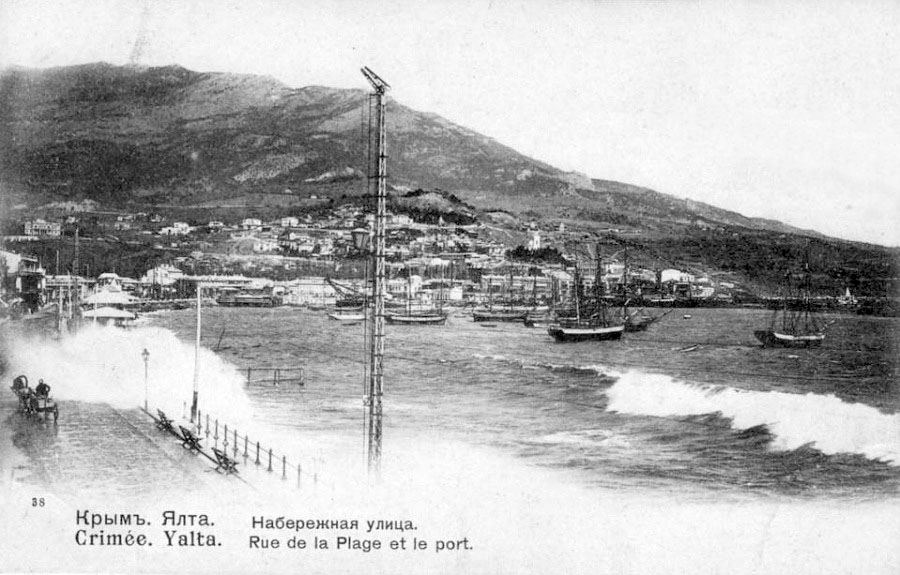 Yalta. Quay street